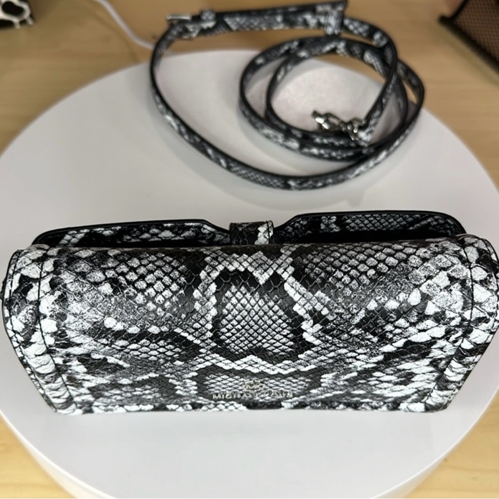 Mk crossbody - Picture 2 of 7